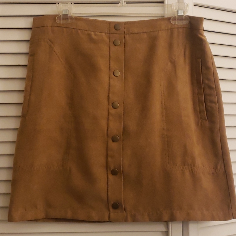 Sz 6 tan faux suede button front mini skirt